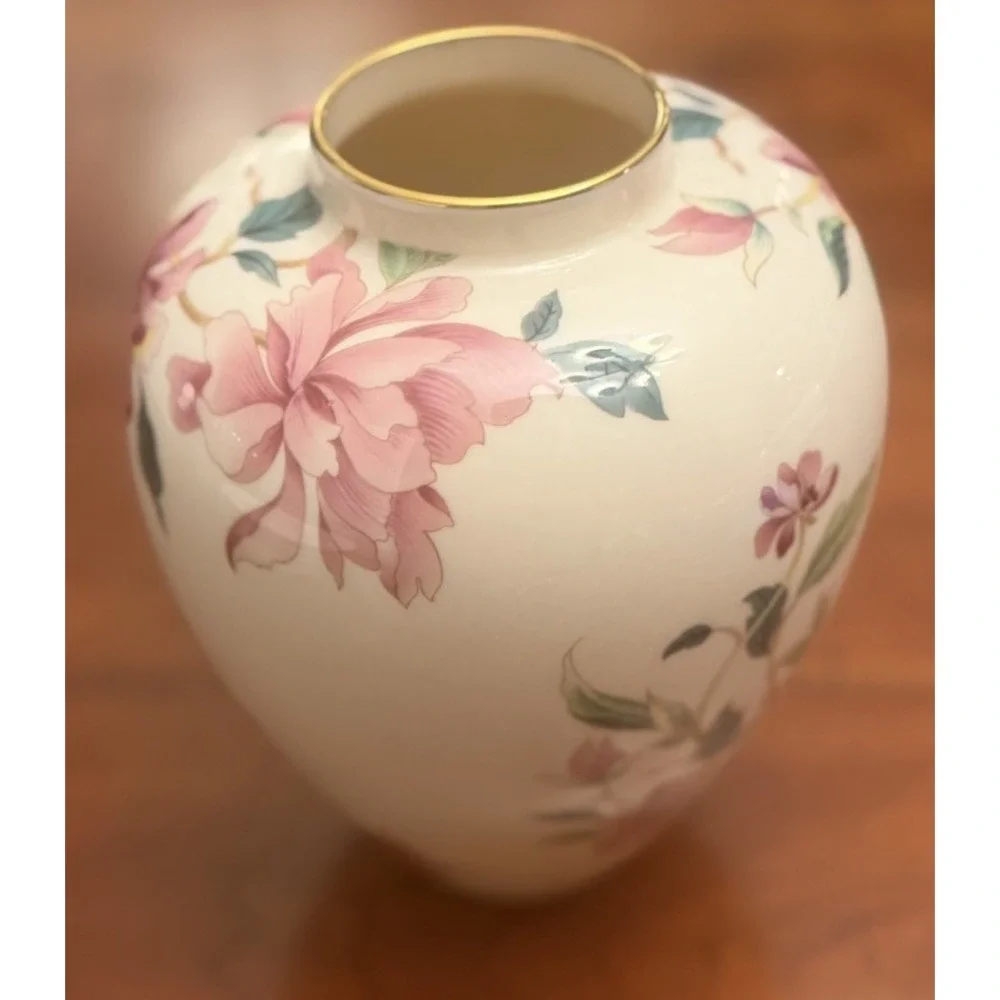 Vintage Lenox Barrington Collection Elmira Floral Porcelain Vase Gold Trim 6.25